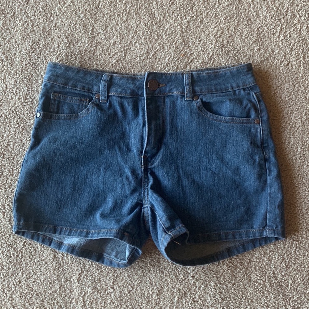 Cute shorts in the brand American quality
